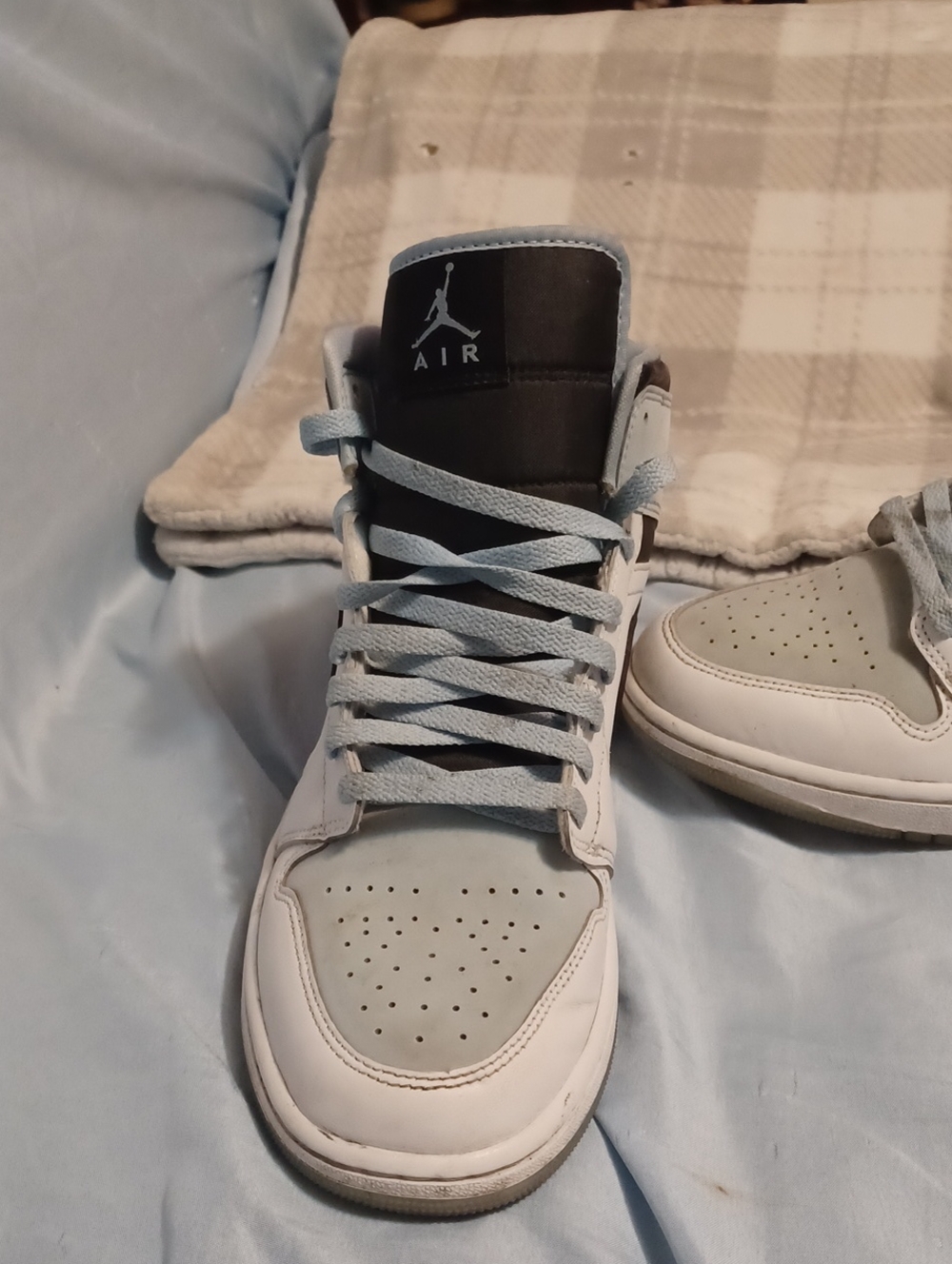 Air Jordan Mid Ice Blue